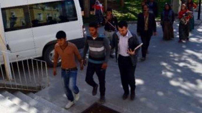 Besni'de Hırsızlık Zanlıları Su&ccedil;&uuml;st&uuml; Yakalandı