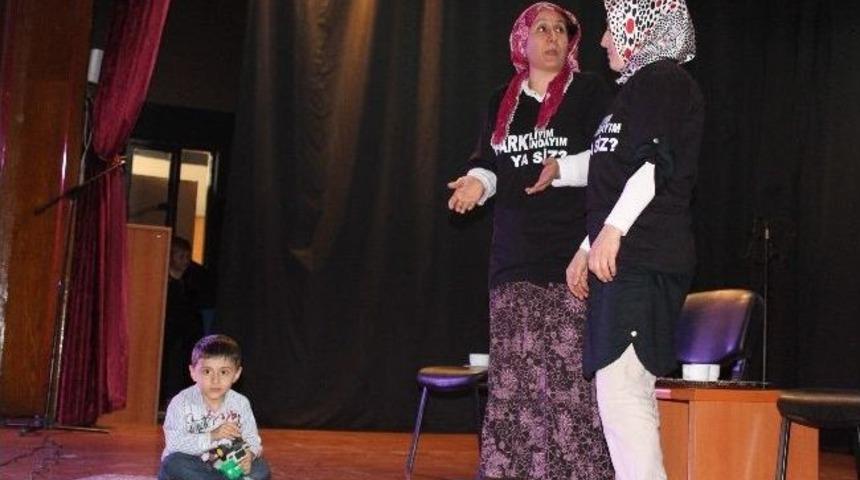 Otizmli &Ccedil;ocuğu Olan Anneler Sahneye &Ccedil;ıktı