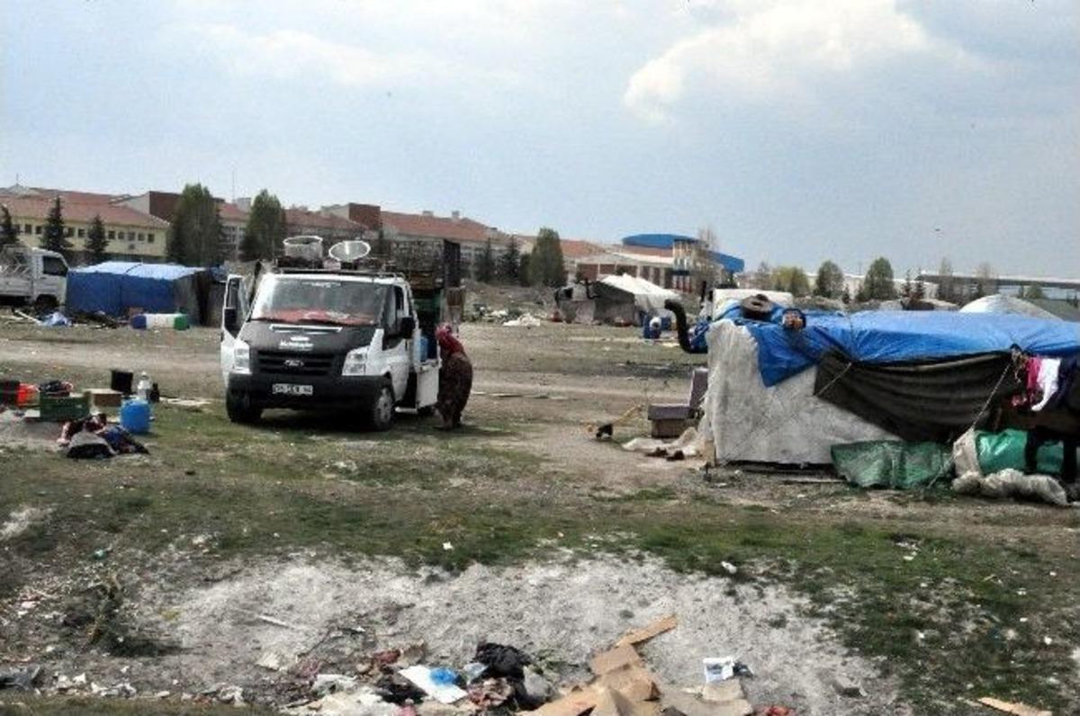 İlkbaharla Birlikte &Ccedil;adır Kent De B&uuml;y&uuml;yor