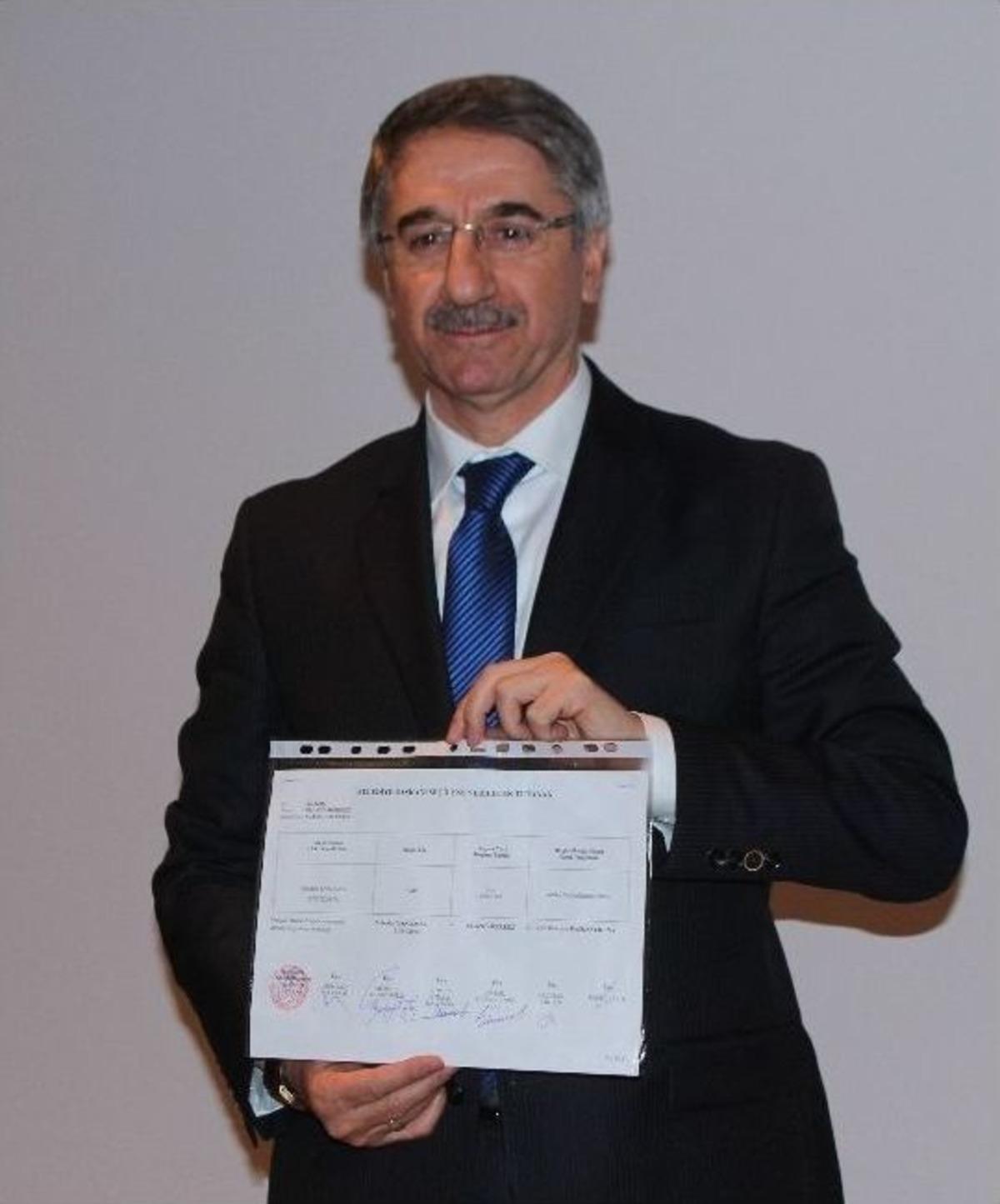 Elazığ'ın Yeni Başkanı Yanılmaz Mazbatasını Aldı