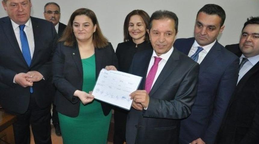 Chp'li Başkan Erg&uuml;l Mazbatasını Aldı