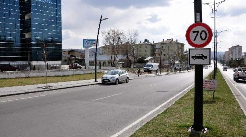 Otomobilin Yayaya &Ccedil;arptığı Kaza G&uuml;venlik Kamerasında