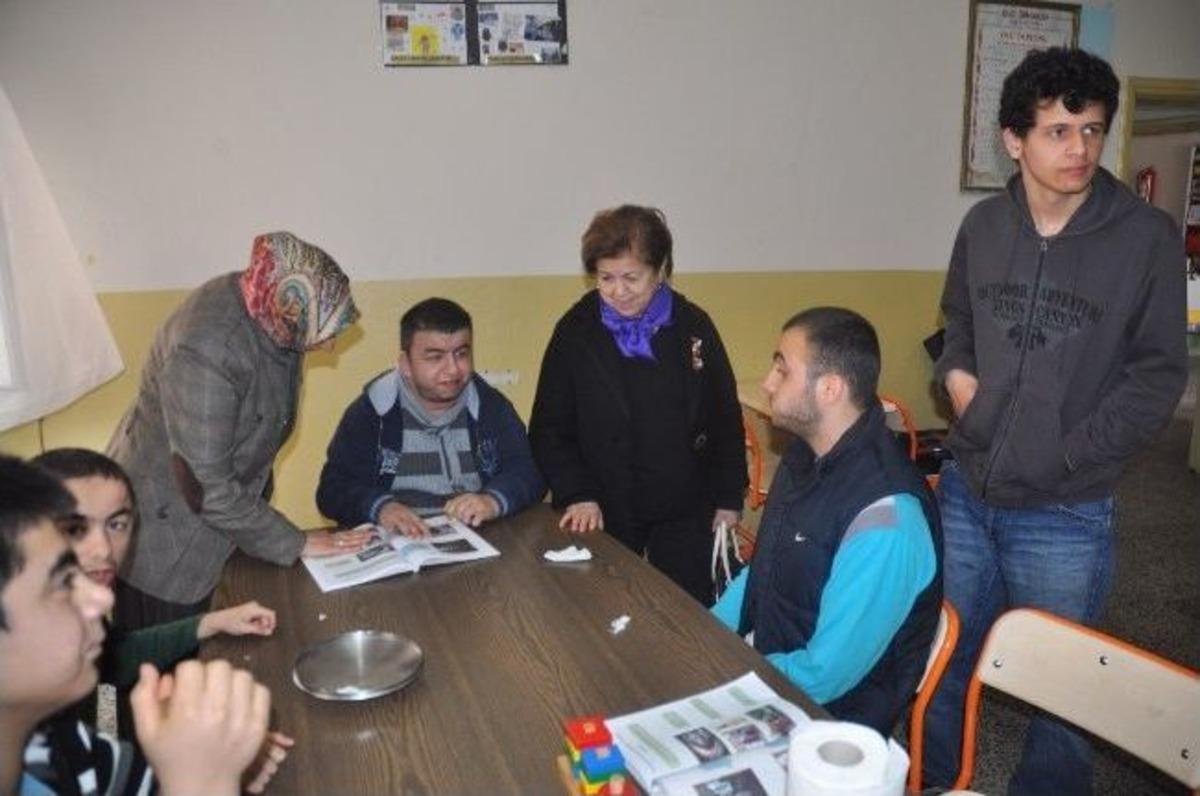 Vali Eşi Neriman Kaban, Otizmli &Ccedil;ocuklarla Buluştu