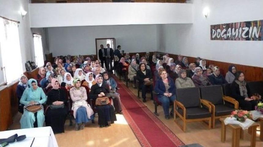 Azdavay'da, Ev Kadınlarına Meslek Edindirme Toplantısı