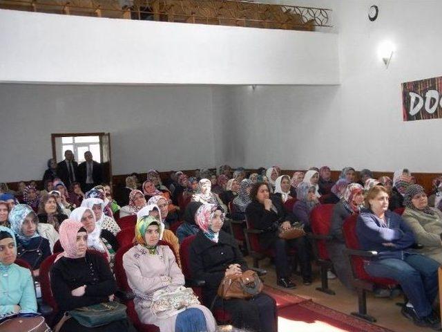 Azdavay'da, Ev Kadınlarına Meslek Edindirme Toplantısı