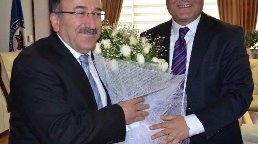 Ak Parti İl Teşkilatından Başkan G&uuml;mr&uuml;k&ccedil;&uuml;oğlu&rsquo;na Hayırlı Olsun Ziyareti