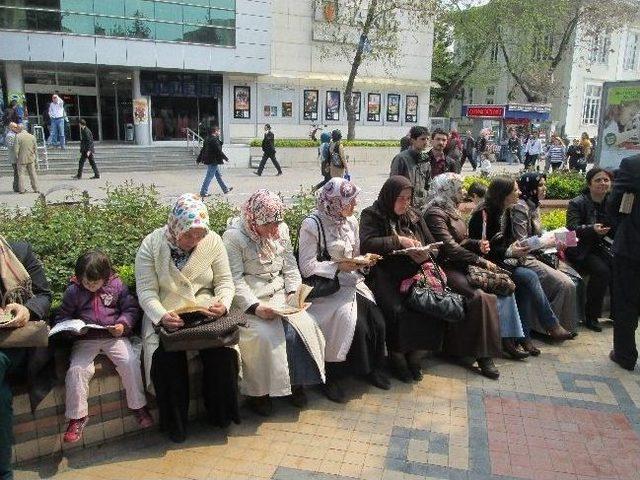 Sakarya’da Kitap Okuma Etkinliği Düzenlendi