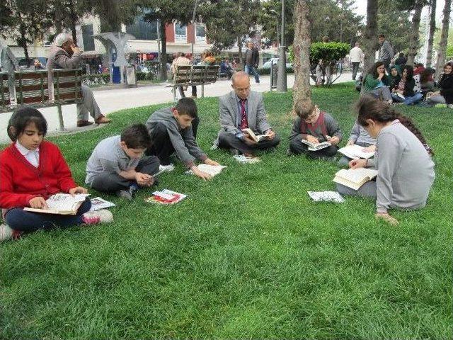 Sakarya’da Kitap Okuma Etkinliği Düzenlendi