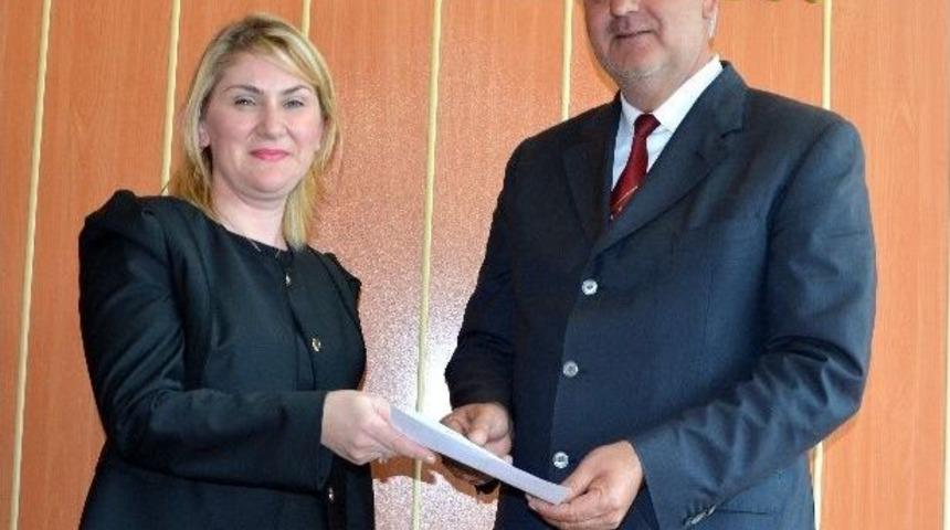 &Ccedil;eşme&rsquo;de Başkan Dalgı&ccedil; Mazbatasını Aldı