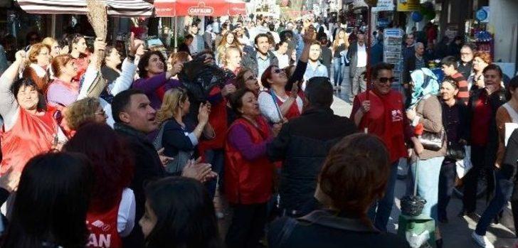 Bayraklı'da Chpli Kadınlardan İlginç Kutlama! G1