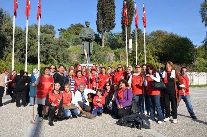 Bayraklı'da Chpli Kadınlardan İlginç Kutlama! G4