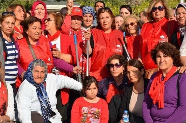 Bayraklı'da Chpli Kadınlardan İlginç Kutlama! G5