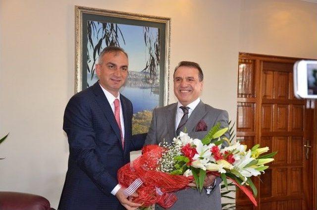 Dr. Yılmazer Başkanlık Koltuğuna Oturdu 1