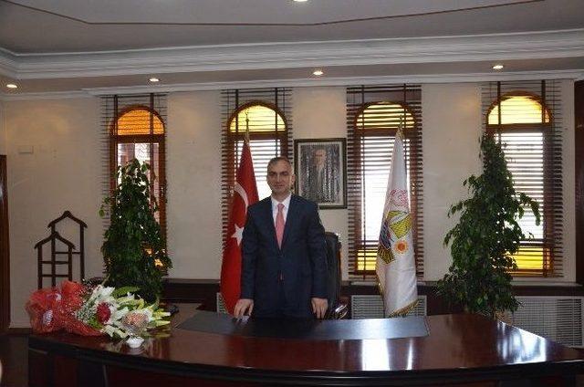 Dr. Yılmazer Başkanlık Koltuğuna Oturdu 2