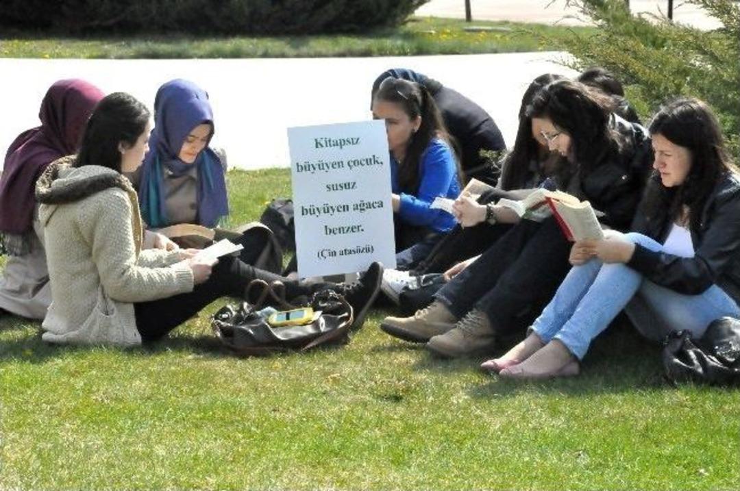 &Ouml;ğrenciler &Ccedil;evreye &Ouml;rnek Olmak İ&ccedil;in Kitap Okudu