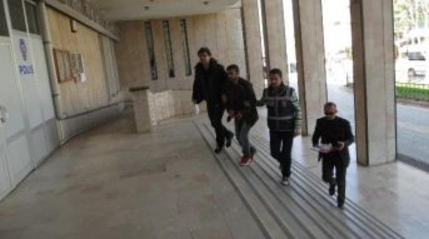 Toprağa G&ouml;m&uuml;lm&uuml;ş Sandık İ&ccedil;inde 48 Kilo Esrar Bulundu