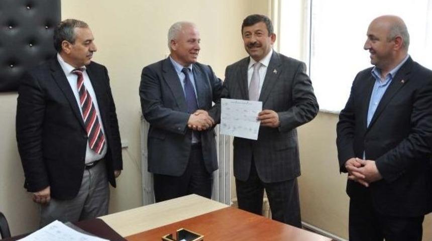 Başkan Karabacak Mazbatasını Aldı