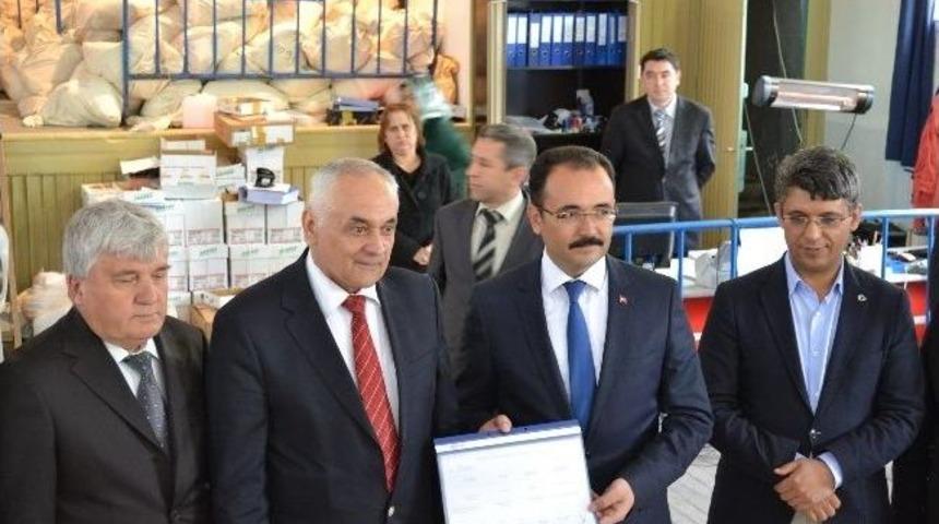 Uşak'ın Yeni Başkanı Nurullah Cahan Mazbatasını Aldı