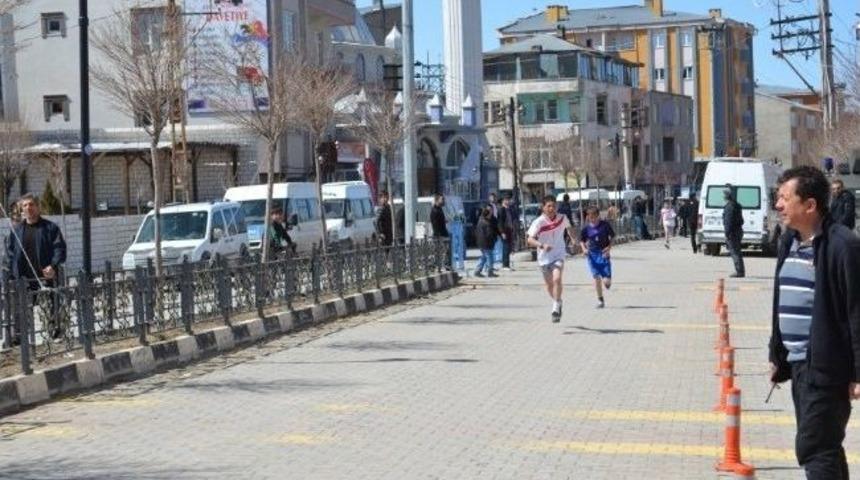 &Ouml;zalp&rsquo;ta 3 Nisan Kros Koşusu