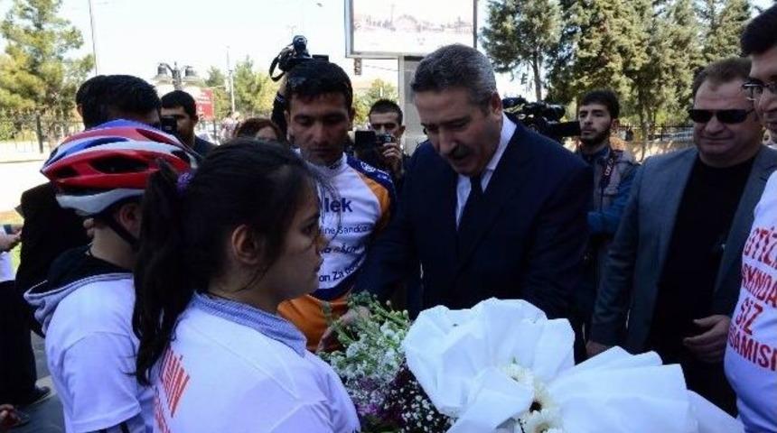 Otizmli &Ccedil;ocuklar Vali Kıra&ccedil;&rsquo;ı Ziyaret Etti