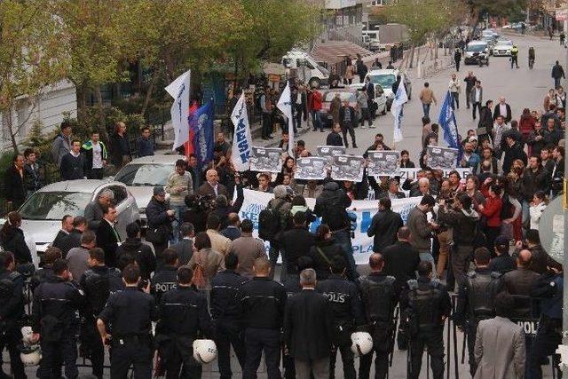 Kesk Üyeleri Ysk Önünde Eylem Yaptı