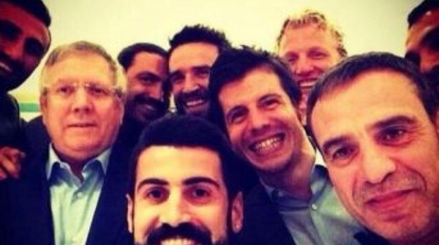 Aziz Yıldırım'dan 'selfıe' Pozu