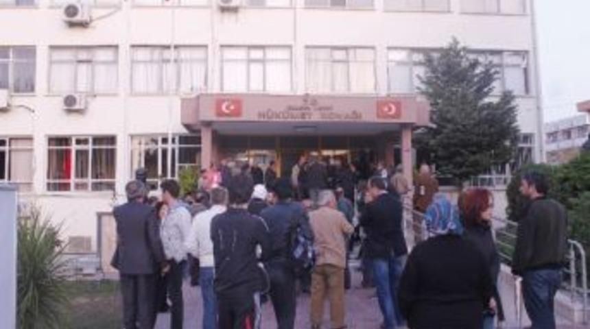 Chp Milletvekilleri Sel&ccedil;uk'ta Sandık N&ouml;beti Tutmaya Başladı