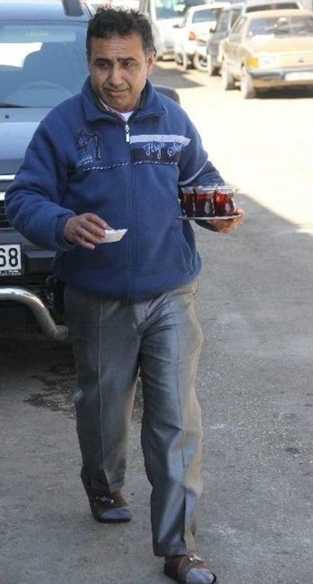 (&ouml;zel Haber) Şemsiyeyi A&ccedil;tı, Yıldırım &Ccedil;arptı 1