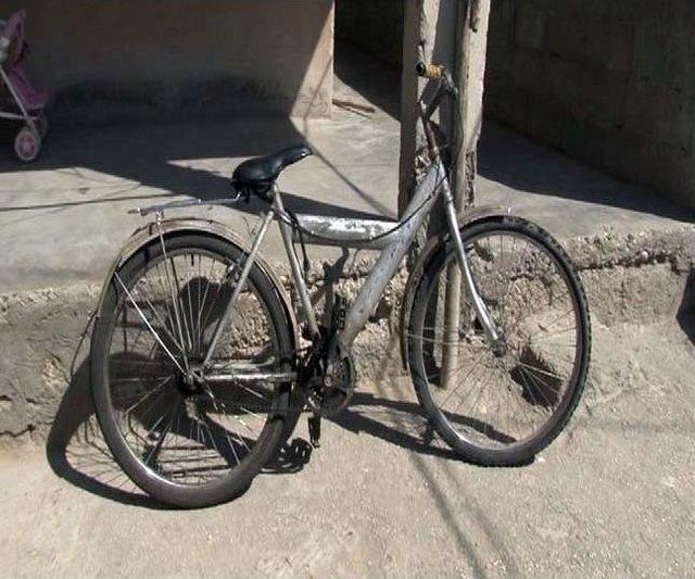 (&ouml;zel Haber) Şemsiyeyi A&ccedil;tı, Yıldırım &Ccedil;arptı 2