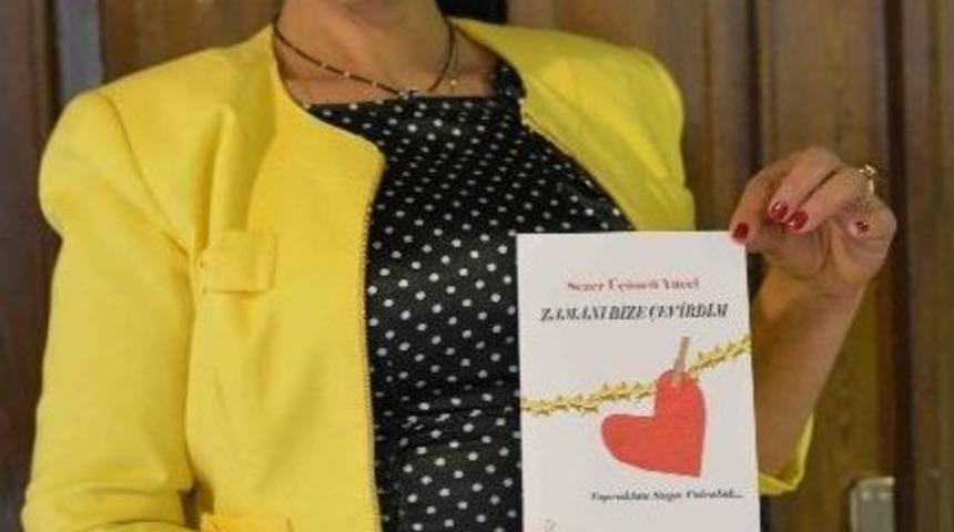 Sezer &Uuml;&ccedil;&uuml;nc&uuml; Y&uuml;cel İkinci Şiir Kitabını Tanıttı