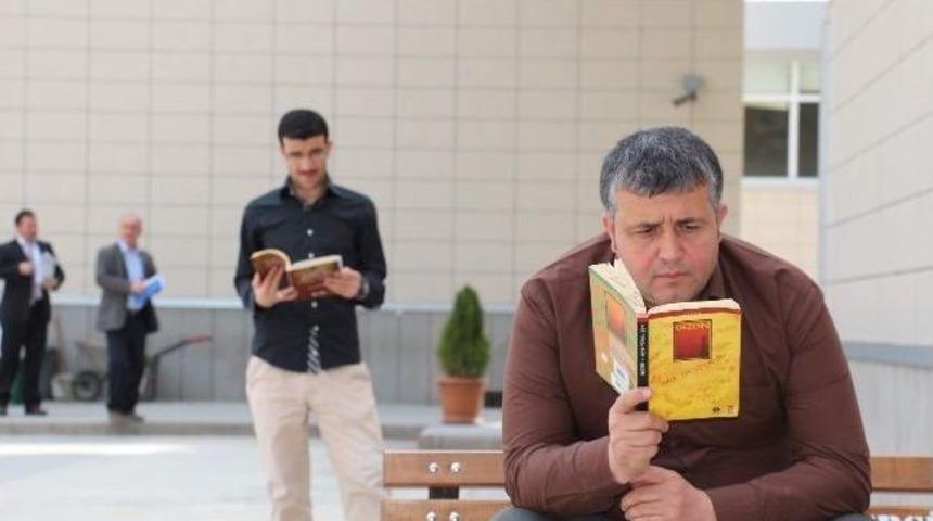 Amasya &Uuml;niversitesi&rsquo;nin Kitap Kurtları A&ccedil;ıklandı