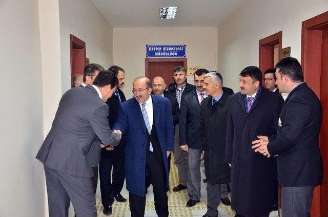Başkan Gümrükçüoğlu Teknik Hizmet Birimleri Personeline Teşekkür Ziyareti