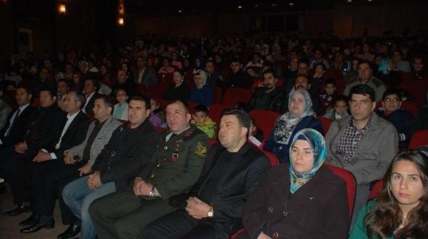 Kahta&rsquo;da &Ccedil;anakkale Tiyatrosu Sahnelendi