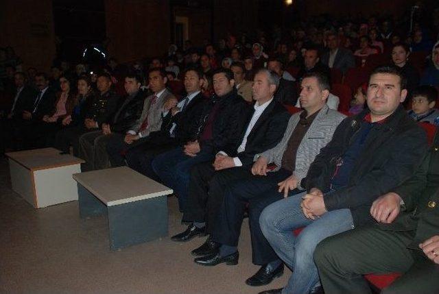 Kahta&rsquo;da &Ccedil;anakkale Tiyatrosu Sahnelendi 1