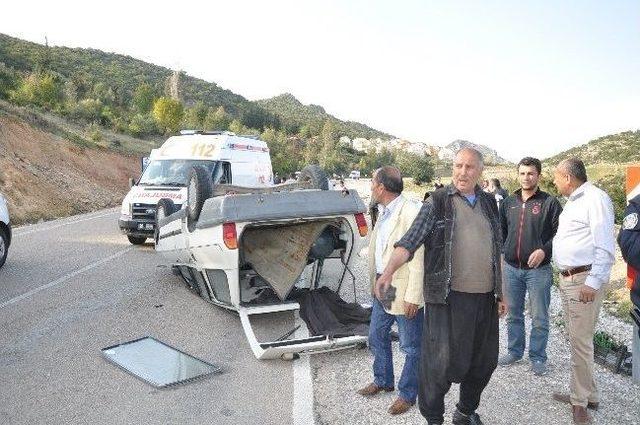 Takla Atan Otomobilden Burunları Kanamadan Çıktılar