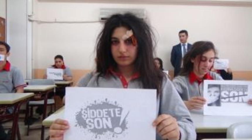 Öğrencilerden "kadına Şiddete Hayır" Protestosu