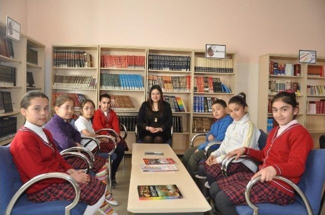 Gkv&rsquo;lilerden Okul K&uuml;t&uuml;phanelerine Kitap Desteği