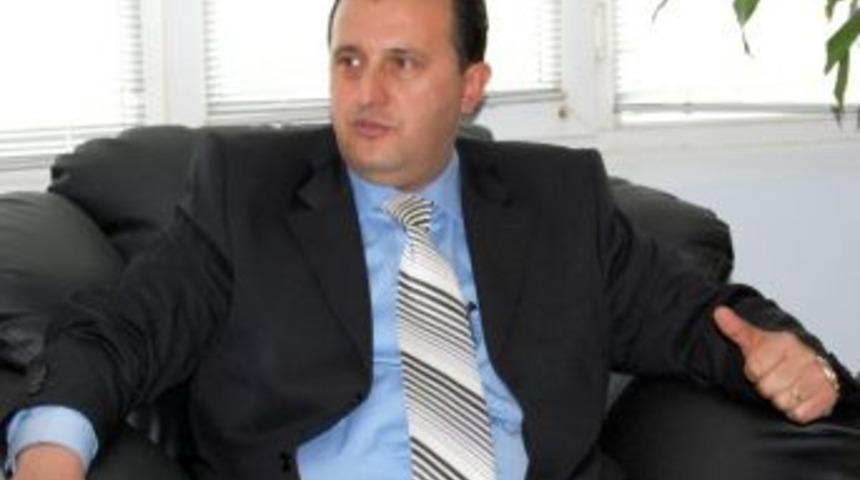 Menderes'te Belediyesi Ak Parti'de Kaldı