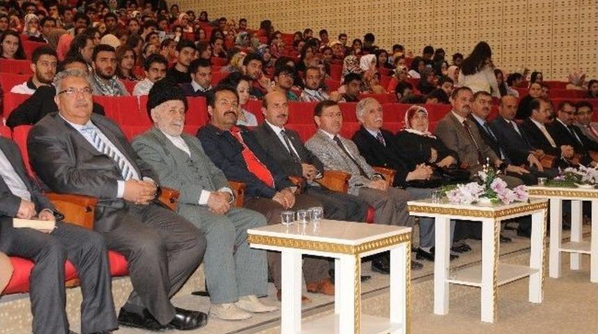 &Uuml;niversitede K&uuml;t&uuml;phaneler Haftası Etkinlikleri