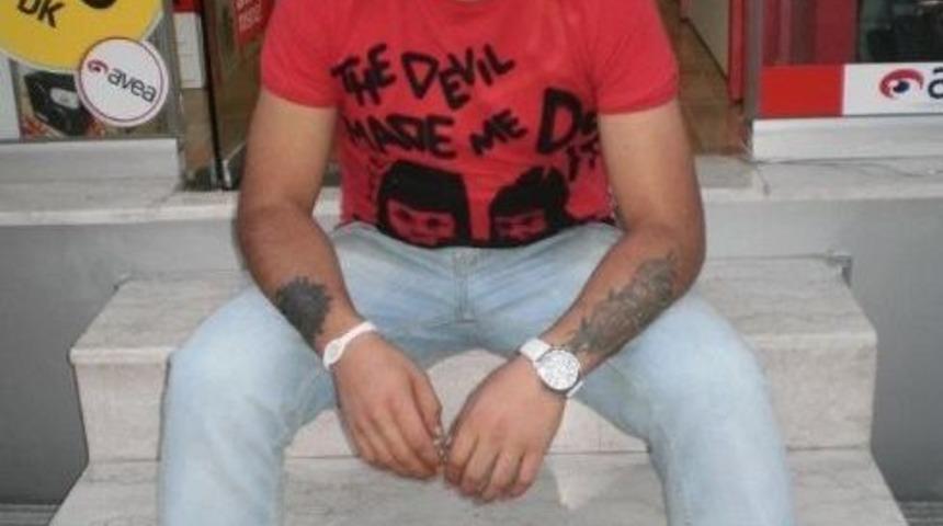 Otomobille Takla Atan Gen&ccedil; Hayatını Kaybetti