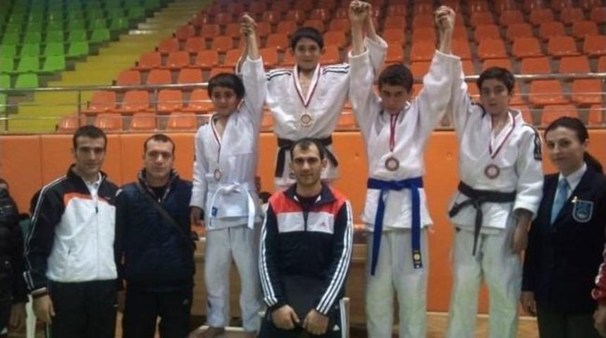 Vanlı Sporculardan B&uuml;y&uuml;k Başarı