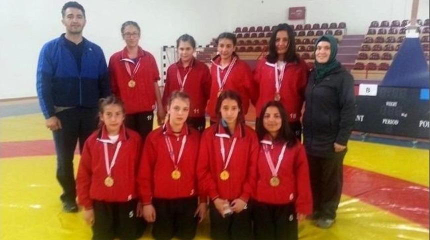 Korkuteli&rsquo;li G&uuml;reş&ccedil;iler 23 Madalya Kazandı