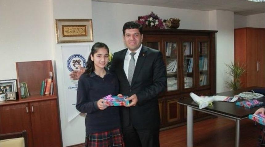 &Ccedil;ağlı, Şampiyon &Ouml;ğrencileri Tablet Bilgisayarla &Ouml;d&uuml;llendirdi