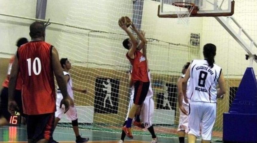 Ko&ccedil;arlı Belediyespor R&ouml;vanşı Farklı Kazandı