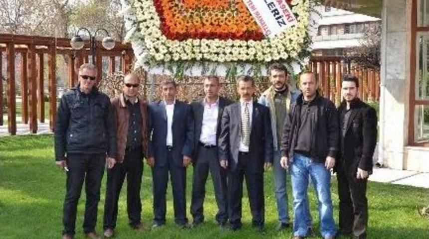 Başkanı &Ouml;zhaseki'ye 6 Metrelik &Ccedil;elenk