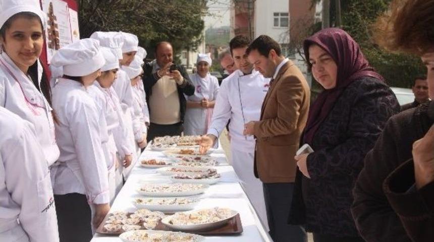 İsrafı &Ouml;nlemek İ&ccedil;in Bayat Ekmekten Pasta Yaptılar