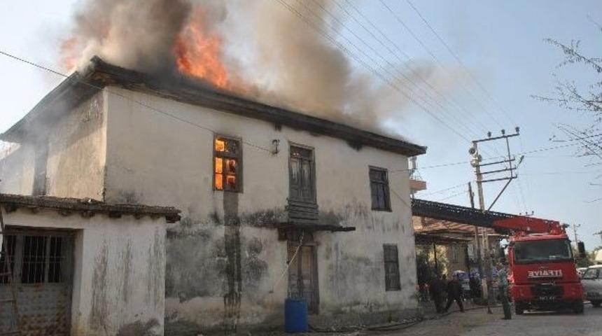 Antalya'da Ev Yangını