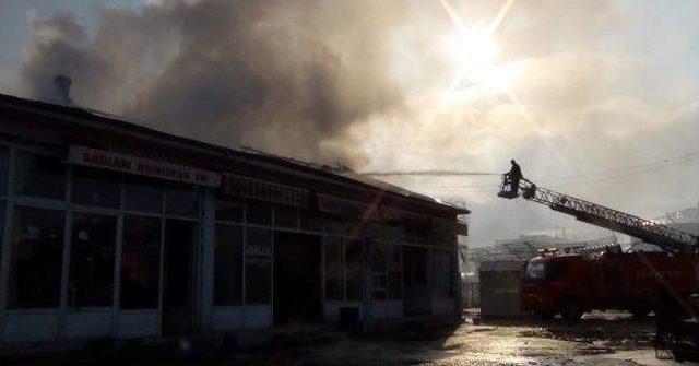 Erciş’te Korkutan Yangın: 3 Yaralı