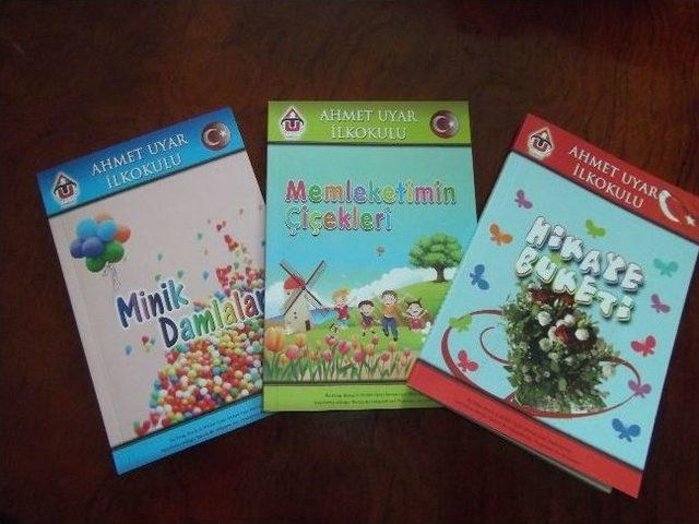 Minik Yazarlar Kitaplarını &Ouml;ğretmenlerine İmzaladı 1