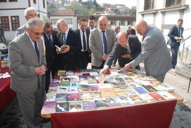 Kaymakam Yolcu, Öğrencilerle Kitap Okudu